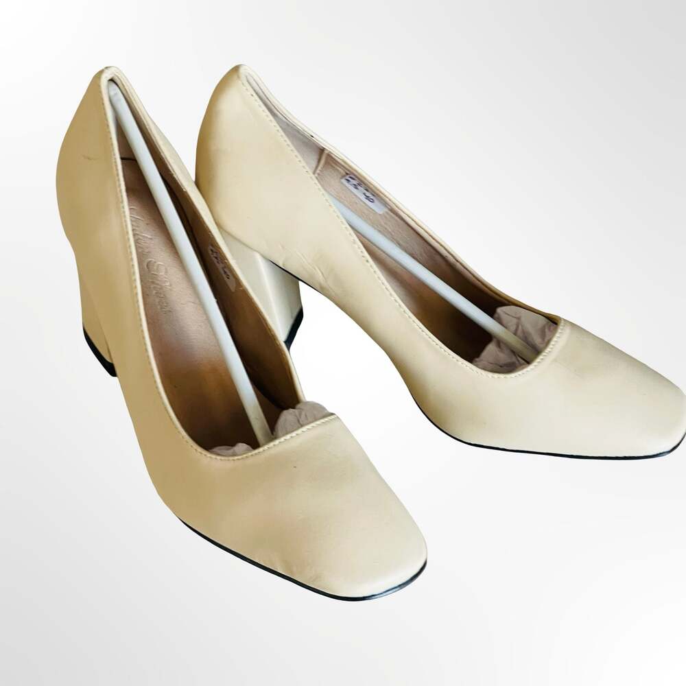 Jaden Shoes Women's Cream Block Heel Pumps - Picture 1 of 7